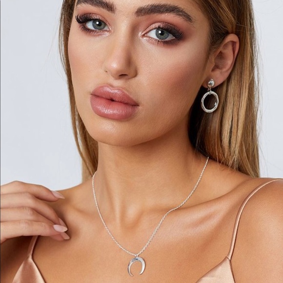 Laguna Girls Jewelry - ✨New “Ava” Crescent Moon Pendant Necklace